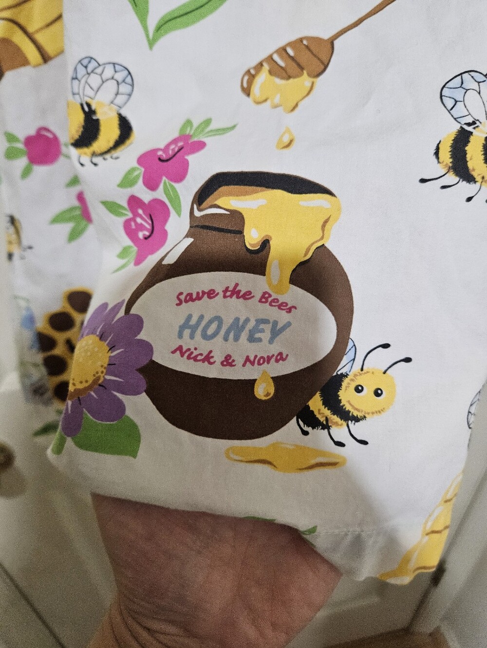 Nick and Nora Save the Bees Pijama Set Sz L - Picture 2 of 6